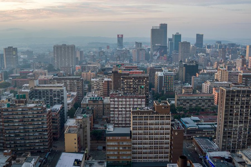 Picha iliyopigwa Machi 7, 2023 ikionyesha mawio ya jua mjini Johannesburg, Afrika Kusini. (Picha na Shiraaz Mohamed/Xinhua)