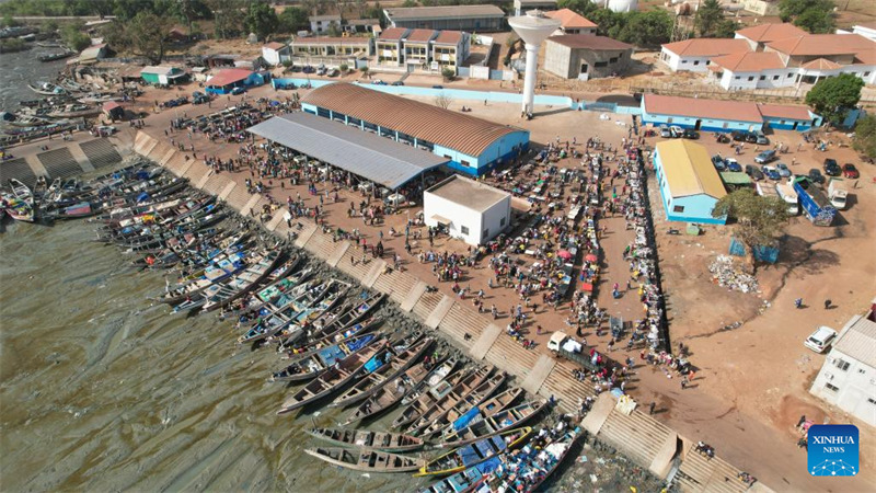 Picha iliyopigwa Februari 2, 2025 ikionyesha soko la samaki kwenye Bandari ya Uvuvi ya Bandim mjini Bissau, mji mkuu wa Guinea-Bissau. (Xinhua/Si Yuan)