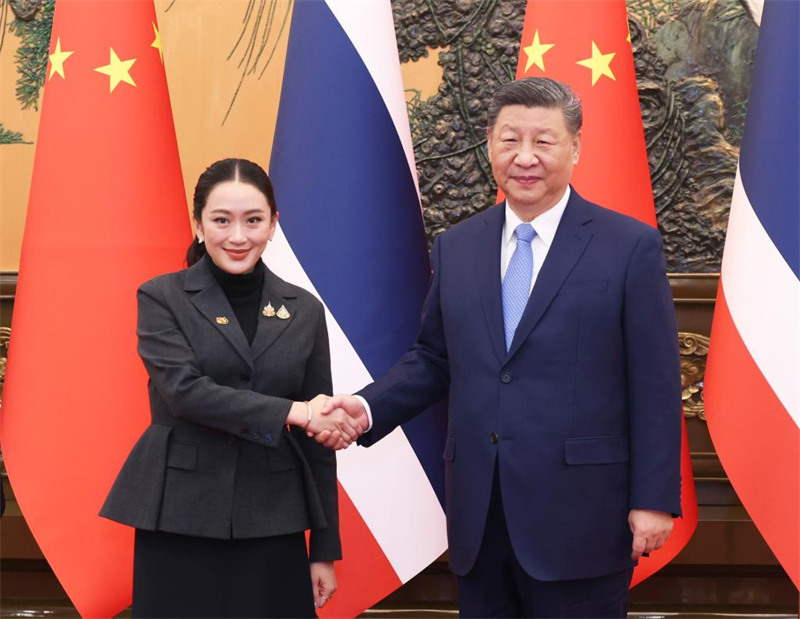 Rais Xi Jinping wa China akikutana na Waziri Mkuu wa Thailand Paetongtarn Shinawatra, ambaye yuko ziarani nchini China, kwenye Jumba la Mikutano ya Umma mjini Beijing, mji mkuu wa China, Februari 6, 2025. (Xinhua/Liu Weibing)