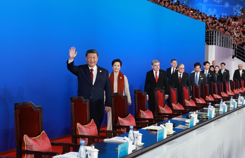 Xi Jinping na viongozi wengine wa Chama cha Kikomunisti cha China na serikali wakishiriki kwenye  ufunguzi wa Michezo ya 9 ya Majira ya Baridi ya Asia mjini Harbin, Mkoa wa Heilongjiang, kaskazini mashariki mwa China, Februari 7, 2025. (Xinhua/Wang Ye)