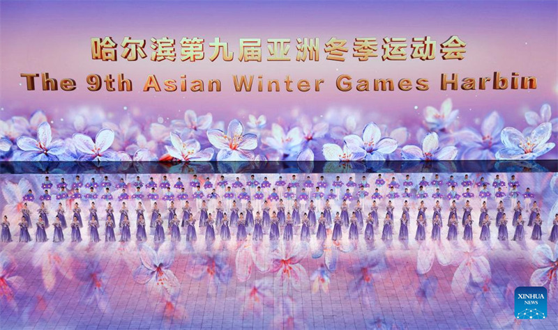 Wasanii wakitumbuiza kwenye hafla ya ufunguzi wa Michezo ya 9 ya Majira ya Baridi ya Asia katika mji wa Harbin, Mkoa wa Heilongjiang, kaskazini mashariki mwa China, Februari 7, 2025. (Xinhua/Chen Yichen)