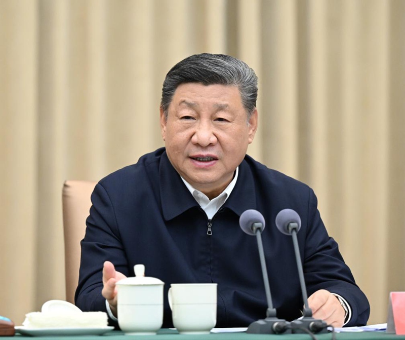 Rais Xi Jinping wa China, ambaye pia ni katibu mkuu wa Kamati Kuu ya Chama cha Kikomunisti cha China (CPC) na mwenyekiti wa Kamati Kuu ya Kijeshi ya China (CMC), akitoa hotuba muhimu baada ya kusikiliza ripoti ya kazi kutoka kwa Kamati ya Chama ya Mkoa wa Jinlin na serikali ya mkoa huo  huko Changchun, Mkoa wa Jilin, kaskazini mashariki mwa China, Februari 8, 2025. (Xinhua/Xie Huanchi)