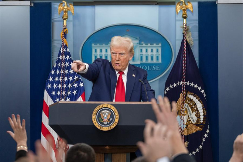 Rais Donald Trump wa Marekani akizungumza kwenye mkutano na waandishi wa habari katika Ikulu ya White House mjini Washington, D.C., Marekani, Januari 30, 2025. (Xinhua/Hu Yousong)