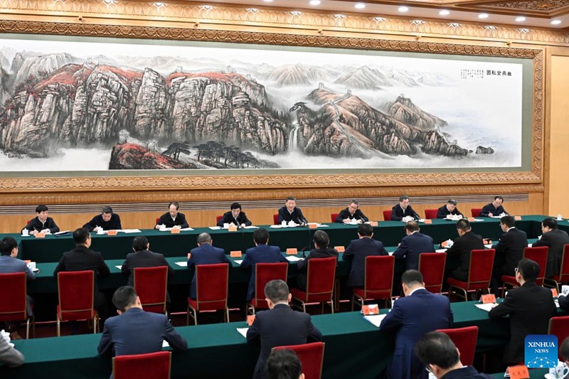 Rais wa China Xi Jinping, ambaye pia ni katibu mkuu wa Kamati Kuu ya Chama cha Kikomunisti cha China (CPC) na mwenyekiti wa Kamati Kuu ya Kijeshi ya China (CMC) akihudhuria na kutoa hotuba kwenye kongamano kuhusu  viwanda na makampuni binafsi  mjini Beijing, Februari 17, 2025. (Xinhua/Xie Huanchi)