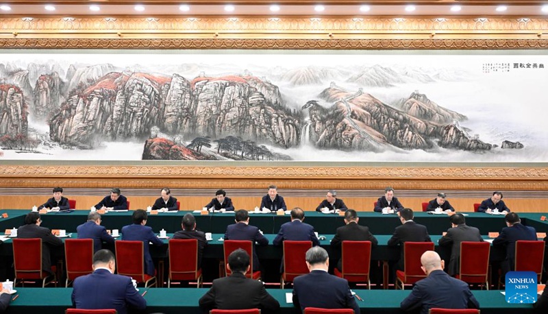 Rais wa China Xi Jinping, ambaye pia ni katibu mkuu wa Kamati Kuu ya Chama cha Kikomunisti cha China (CPC) na mwenyekiti wa Kamati Kuu ya Kijeshi ya China (CMC) akihudhuria na kutoa hotuba kwenye kongamano kuhusu  viwanda na makampuni binafsi, mjini Beijing, Februari 17, 2025. (Xinhua/Shen Hong)