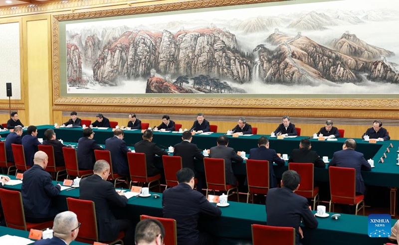 Rais wa China Xi Jinping, ambaye pia ni katibu mkuu wa Kamati Kuu ya Chama cha Kikomunisti cha China (CPC) na mwenyekiti wa Kamati Kuu ya Kijeshi ya China (CMC) akihudhuria na kutoa hotuba kwenye kongamano kuhusu viwanda na makampuni binafsi, mjini Beijing, Februari 17, 2025. (Xinhua/Wang Ye)