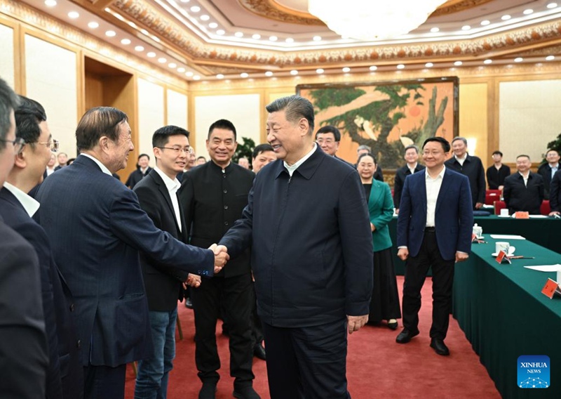Rais wa China Xi Jinping, ambaye pia ni katibu mkuu wa Kamati Kuu ya Chama cha Kikomunisti cha China (CPC) na mwenyekiti wa Kamati Kuu ya Kijeshi ya China (CMC) akizungumza na wajumbe wa wajasiriamali binafsi mjini Beijing, Februari 17, 2025. (Xinhua/Li Xueren)