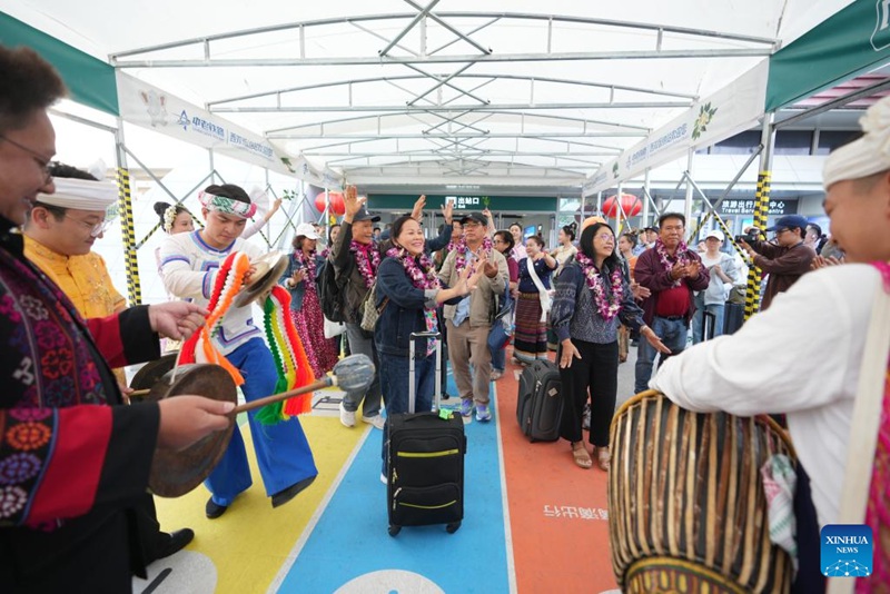 Kundi la kwanza la watalii ya nchi za ASEAN waingia bila visa katika Xishuangbanna, China