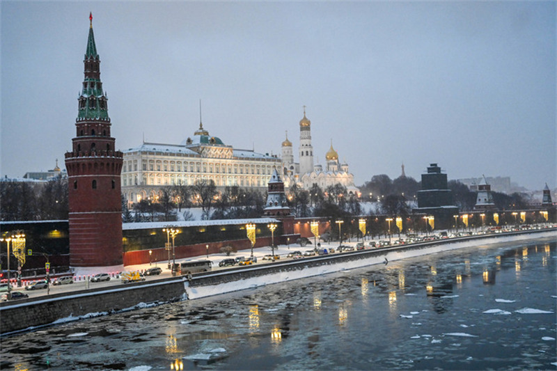 Picha hii iliyopigwa Februari 7, 2024 ikionyesha mwonekano wa majira ya baridi ya Ikulu ya Russia, Kremlin mjini Moscow, Russia. (Xinhua/Cao Yang)