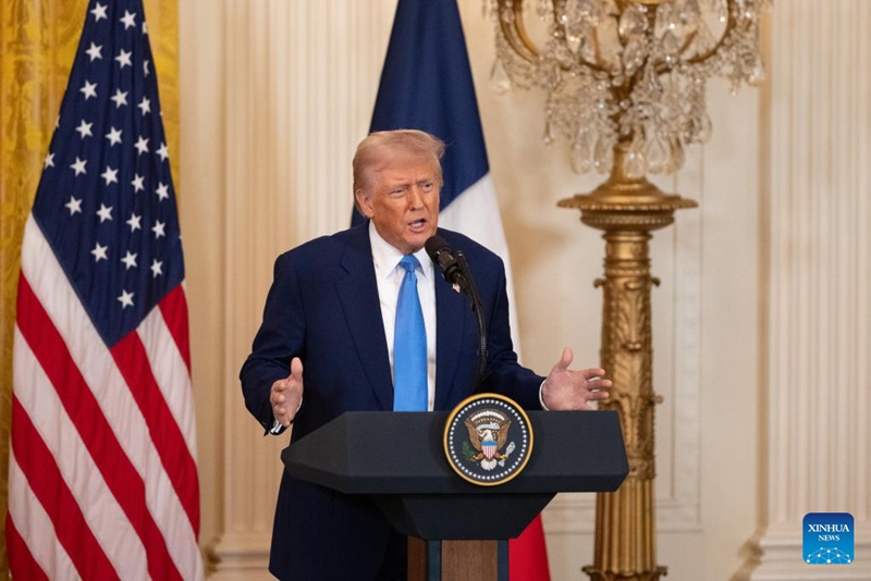 Rais Donald Trump wa Marekani akizungumza kwenye mkutano wa pamoja na waandishi wa habari na Rais Emmanuel Macron wa Ufaransa (hayupo pichani) katika Ikulu ya White House mjini Washington, D.C., Marekani, Februari 24, 2025. (Xinhua/Hu Yousong)