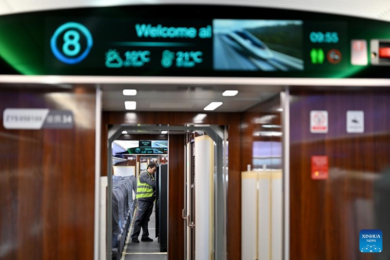 Treni ya mwendokasi ya mfano ya CR450 yafanyiwa majaribio mjini Beijing, China