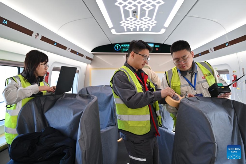 Treni ya mwendokasi ya mfano ya CR450 yafanyiwa majaribio mjini Beijing, China