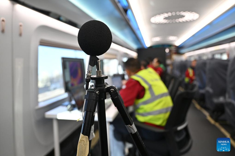 Treni ya mwendokasi ya mfano ya CR450 yafanyiwa majaribio mjini Beijing, China