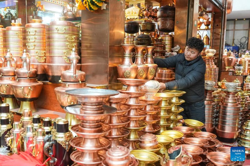 Watu mjini Lhasa, China wafanya maandalizi ya sikukuu ijayo ya Mwaka Mpya wa Watibet