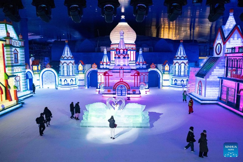 Bustani ya ndani kubwa zaidi duniani ya mandhari ya barafu na theluji yafunguliwa tena Harbin, China