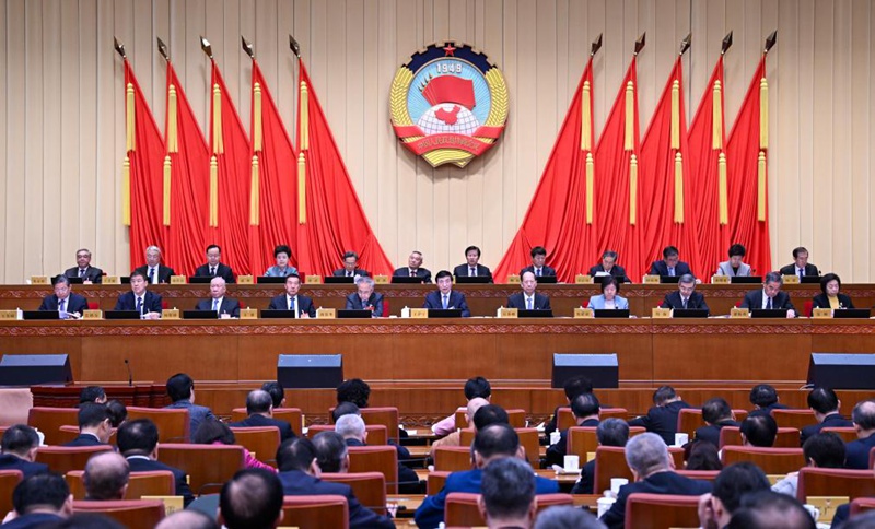 Wang Huning, mjumbe wa kudumu wa Ofisi ya Siasa ya Kamati Kuu ya Chama cha Kikomunisti cha China (CPC) ambaye pia ni mwenyekiti wa  Baraza la Mashauriano ya Kisiasa la China (CPPCC), akiongoza na kutoa hotuba kwenye  mkutano wa 10 wa Kamati ya wajumbe wa kudumu ya  Kamati ya 14 ya Kitaifa ya CPPCC  uliofanyika Beijing, Mji Mkuu wa China, Machi 2, 2 (Xinhua/Xie Huanchi)