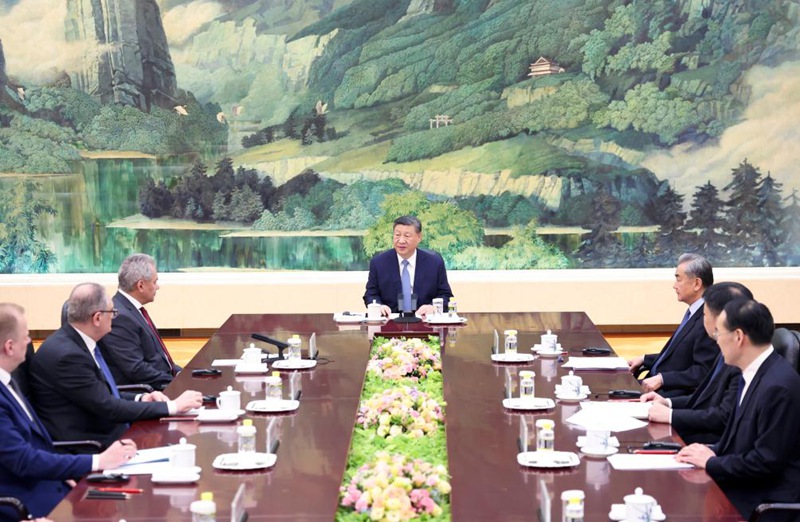 Rais wa China Xi Jinping akikutana na Sergei Shoigu, katibu wa  Baraza la Usalama la Shirikisho la Russia, kwenye Jumba la Mikutano ya Umma  la Beijing, Februari 28, 2025. (Xinhua/Ding Haitao)