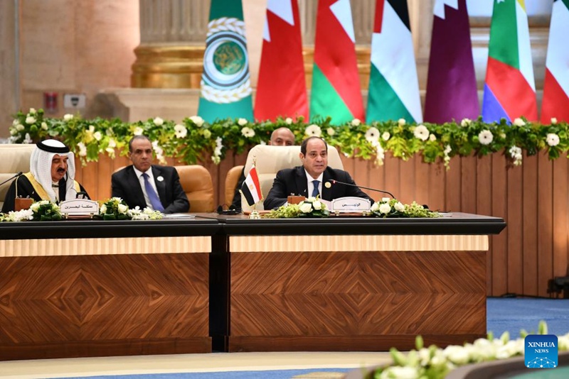 Rais wa Misri Abdel-Fattah al-Sisi (wa kwanza kulia) akihutubia katika Mkutano Maalum wa Kilele wa Nchi za Kiarabu kwa ajili ya Palestina katika Mji Mkuu Mpya wa Utawala, Misri, Machi 4, 2025. (Ikulu ya Misri/ kupitia Xinhua)