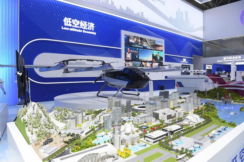 Picha hii iliyopigwa Novemba 13, 2024 ikionyesha vitu vinavyohusiana na uchumi wa anga ya chini kwenye Maonyesho ya Vyombo vya Usafiri wa Anga ya China mjini Zhuhai, Mkoa wa Guangdong, kusini mwa China. (Xinhua/Liang Xu)