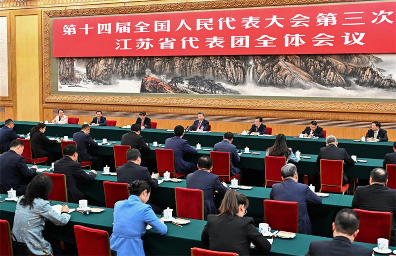 Rais Xi Jinping wa China, ambaye pia ni katibu mkuu wa Kamati Kuu ya Chama cha Kikomunisti cha China (CPC) na mwenyekiti wa Kamati Kuu ya Kijeshi ya China (CMC), akishiriki katika kikao cha mashauriano na majadiliano na wajumbe kutoka Mkoa wa Jiangsu kwenye mkutano wa tatu wa Bunge la 14 la Umma la China mjini Beijing, Machi 5, 2025. (Xinhua/Yan Yan)