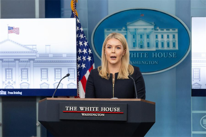 Msemaji wa Ikulu ya White House, Karoline Leavitt akizungumza katika mkutano na waandishi wa habari kwenye Ikulu ya White House mjini Washington, D.C., Marekani, Machi 5, 2025. (Xinhua/Hu Yousong)