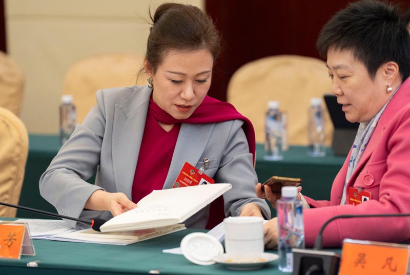 Ripoti ya kazi ya serikali ya China yatolewa katika Breli kusaidia wajumbe wenye ulemavu wa macho