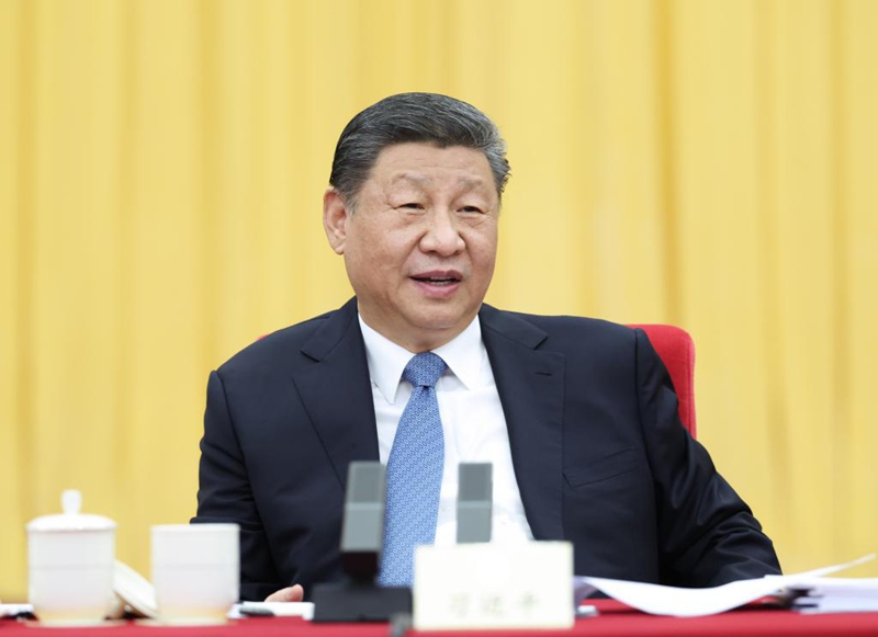 Rais Xi Jinping wa China, ambaye pia ni katibu mkuu wa Kamati Kuu ya Chama cha Kikomunisti cha China (CPC) na mwenyekiti wa Kamati Kuu ya Kijeshi ya China (CMC), akiwatembelea washauri wa kisiasa wa kitaifa kutoka  Vyama vya Kidemokrasia vya China vya Shirikisho la Demokrasia la China, na Shirikisho la Uhimizaji wa Demokrasia la China, pamoja na sekta ya elimu, ambao wanahudhuria mkutano wa tatu wa Kamati ya 14 ya Kitaifa ya Baraza la Mashauriano ya Kisiasa la China mjini Beijing, Machi 6, 2025. (Sheng Jiapeng/Xinhua)