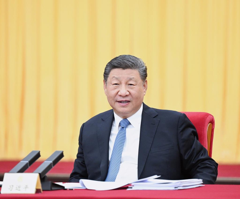 Rais Xi Jinping wa China, akiwatembelea washauri wa kisiasa wa kitaifa kutoka  vyama vya  kidemokrasia vya China, na sekta ya elimu, ambao wanahudhuria mkutano wa tatu wa Kamati ya 14 ya Kitaifa ya Baraza la Mashauriano ya Kisiasa la China mjini Beijing, Machi 6, 2025. (Xinhua/Wang Ye)