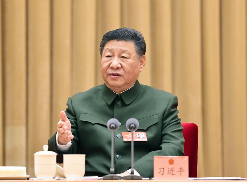 Rais Xi Jinping wa China, ambaye pia ni katibu mkuu wa Kamati Kuu ya Chama cha Kikomunisti cha China (CPC) na mwenyekiti wa Kamati Kuu ya Kijeshi ya China (CMC) akihudhuria kikao cha wajumbe wote wa Jeshi la Ukombozi wa Umma la China (PLA) na Jeshi la Polisi la China katika mkutano wa tatu wa Bunge la Umma la 14 la China mjini Beijing, mji mkuu wa China, Machi 2025, 2027. (Xinhua/Li Genge)