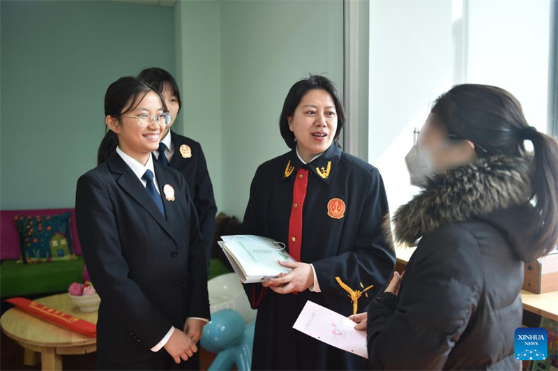 Majaji wanawake watekeleza majukumu yao ya kila siku mjini Beijing, China