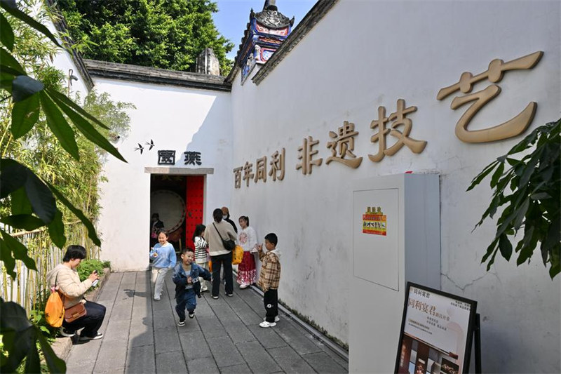 Uhuishaji wa urithi wa kitamaduni usioshikika washika kasi katika Mji wa Fuzhou, China