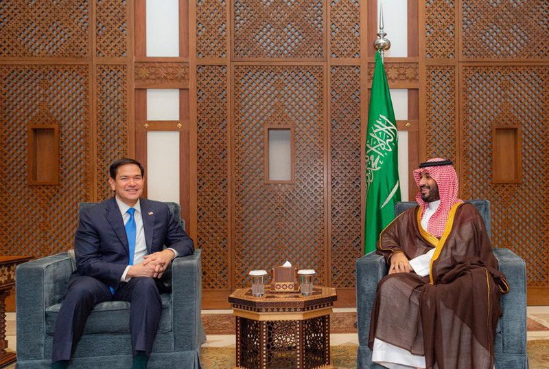 Mwanamfalme wa Saudi Arabia Mohammed bin Salman Al Saud (Kulia) akikutana na Waziri wa Mambo ya Nje wa Marekani Marco Rubio mjini Jeddah, Saudi Arabia, Machi 10, 2025. (Shirika la Habari la Saudia/kupitia Xinhua)