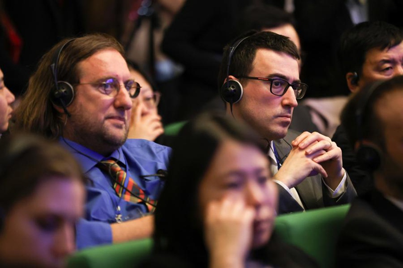 Watu wakihudhuria mkutano wa uhimizaji wa hamasa wa Maonyesho ya tatu ya China ya minyororo ya utoaji bidhaa ya Kimataifa mjini Milan, Italia, Machi 18, 2025. (Xinhua/Li Jing)
