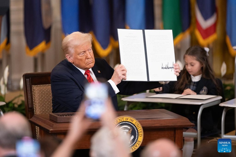Trump atia saini amri tendaji kuanza kuvunja Wizara ya Elimu ya Marekani