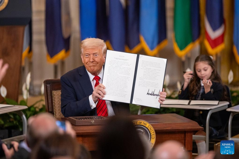 Trump atia saini amri tendaji kuanza kuvunja Wizara ya Elimu ya Marekani