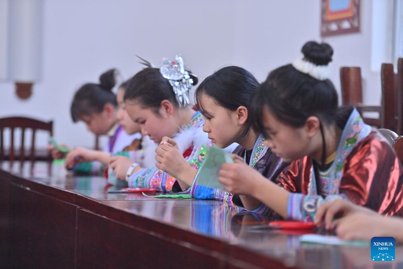 Sherehe yafanyika kabla ya Sikukuu ya Sanyuesan kwenye shule ya msingi mkoani Guangxi, China