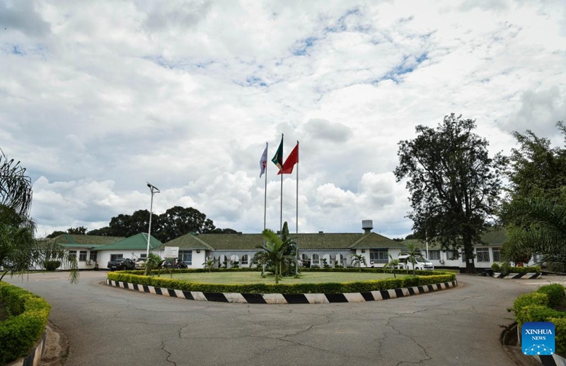 Picha hii iliyopigwa Machi 28, 2025 ikionyesha mwonekano wa Hospitali ya Urafiki ya Sinozam iliyoko Kitwe, Jimbo la Copperbelt nchini Zambia. (Xinhua/Han Xu)