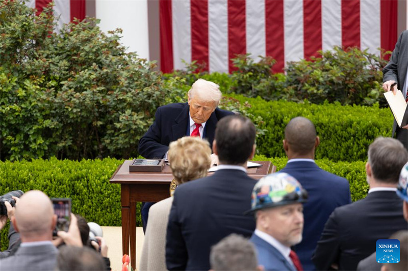 Trump atia saini amri tendaji juu ya 
