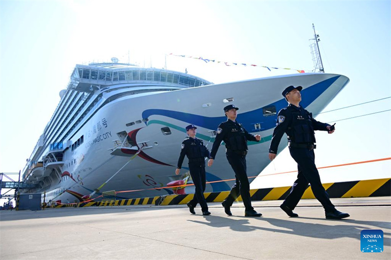 Meli kubwa ya kwanza ya utalii inayoundwa nchini China yafanya safari ya kwanza mjini Qingdao