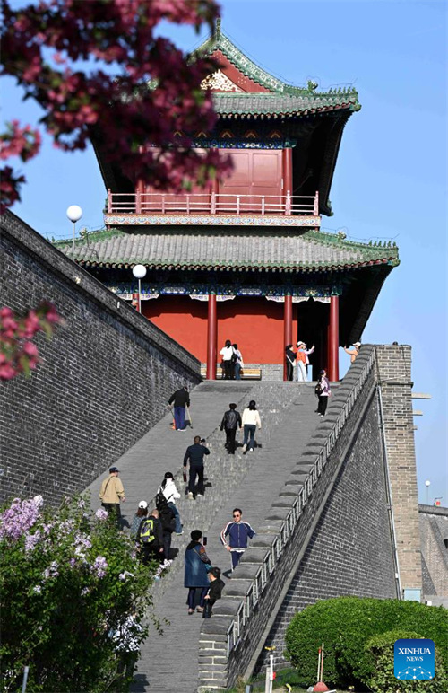 Watu wafurahia likizo ya Siku ya Qingming nchini China