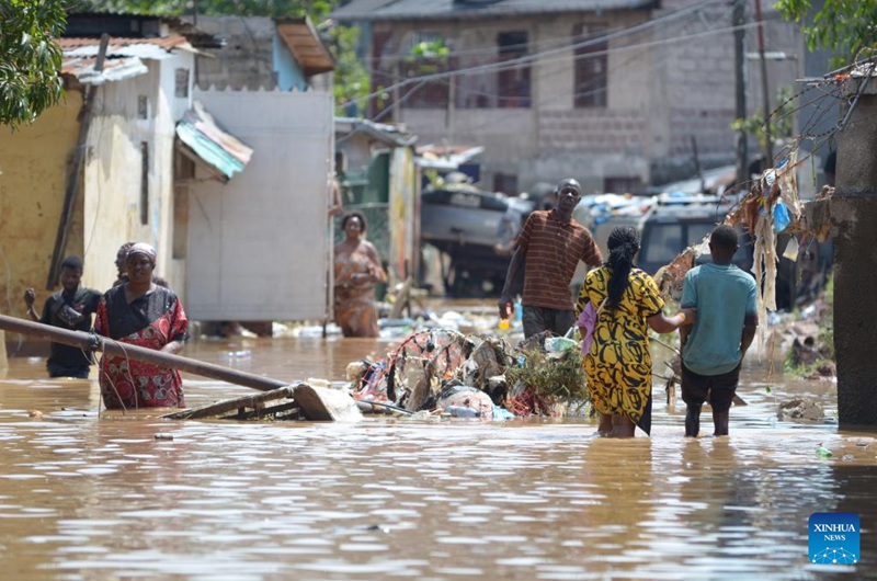 KINSHASA - Watu zaidi ya 33 wamefariki dunia  kutokana na mvua kubwa na mafuriko makali  huko Kinshasa, mji mkuu wa Jamhuri ya Kidemokrasia ya Kongo (DRC), serikali imesema. 