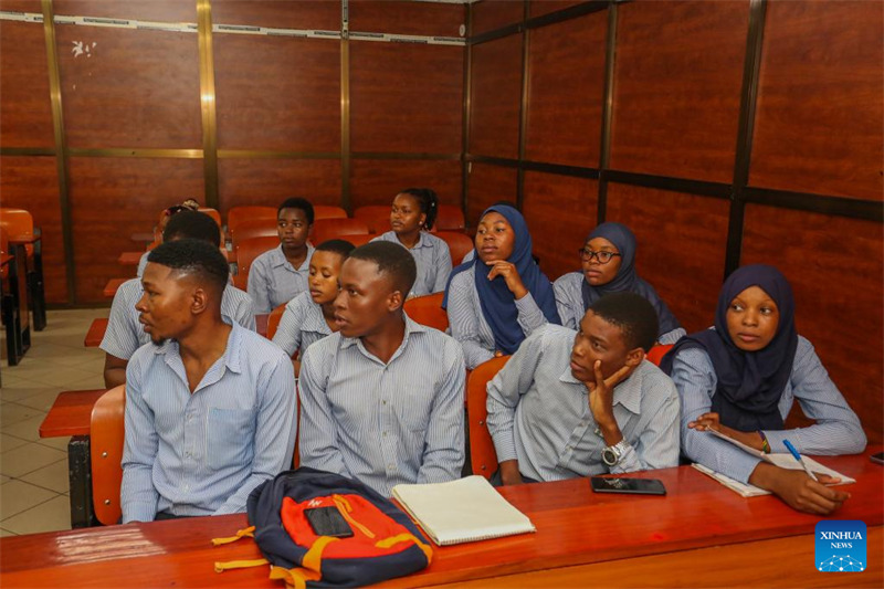 Wanafunzi wa Tanzania wakumbatia lugha ya Kichina kutokana na mahitaji yanayoletwa na ustawi wa utalii