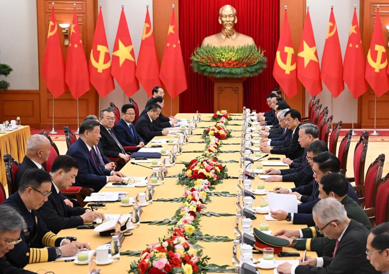 Rais Xi Jinping wa China, akifanya mazungumzo na katibu mkuu wa Chama cha Kikomunisti cha Vietnam (CPV) To Lam,, kwenye makao makuu ya Kamati Kuu ya CPV mjini Hanoi, Vietnam, Aprili 14, 2025. (Xinhua/Xie Huanchi)
