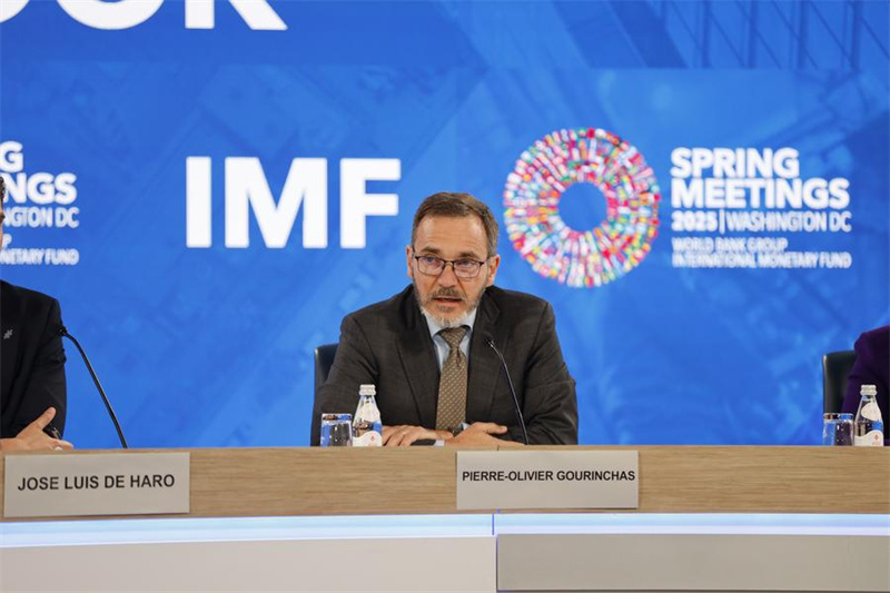 Mchumi Mkuu wa IMF Pierre-Olivier Gourinchas akizungumza kwenye mkutano na waandishi wa habari kuhusu Mtazamo wa Uchumi Duniani (WEO) mjini Washington, D.C., Marekani, Aprili 22, 2025. (Xinhua/Xie E)