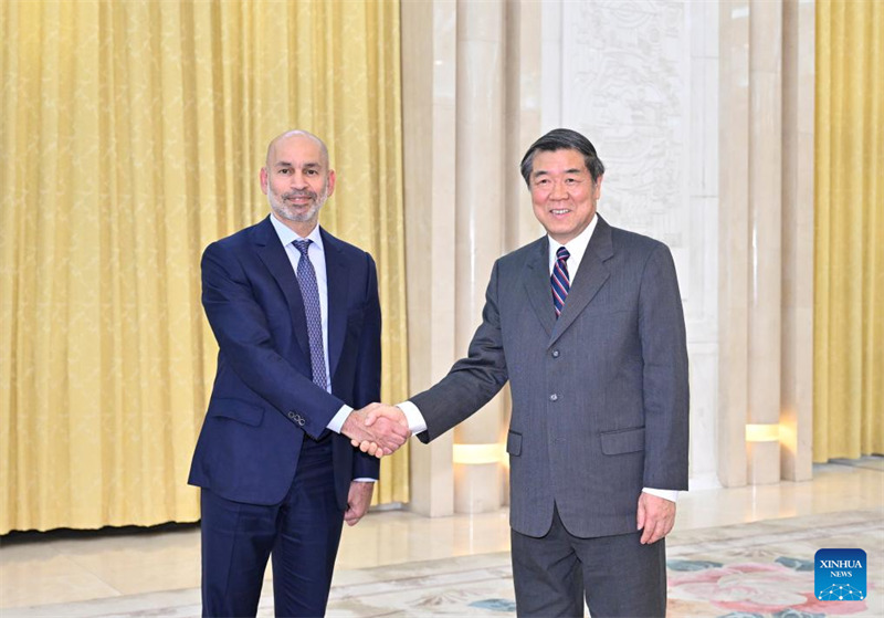 Naibu Waziri Mkuu wa China akutana na mwenyekiti wa kamati ya usimamizi ya Mamlaka ya Uwekezaji ya Abu Dhabi