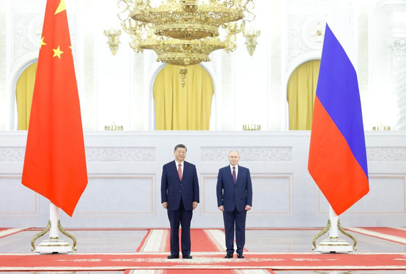Rais wa Russia Vladimir Putin akifanya hafla ya kumkaribisha Rais wa China Xi Jinping kwenye Ukumbi wa St. George katika Ikulu ya Kremlin mjini Moscow, Russia, Mei 8, 2025. (Xinhua/Huang Jingwen)