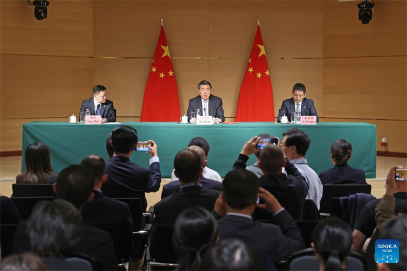 Mkutano na waandishi wa habari ukifanywa na upande wa China kufuatia Mkutano wa Nganzi ya Juu kati ya China na Marekani juu ya masuala ya kiuchumi na biashara mjini Geneva, Uswisi, tarehe 11 Mei 2025. (Xinhua/Zhao Dingzhe) 