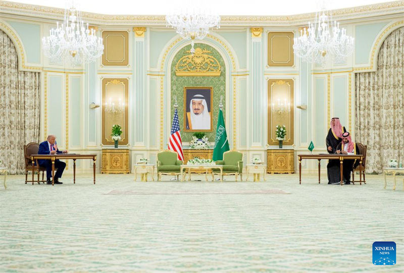 Trump asaini mkataba mkubwa wa ulinzi na Saudi Arabia, atangaza mpango wa kuondoa vikwazo dhidi ya Syria
