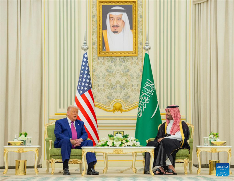 Trump asaini mkataba mkubwa wa ulinzi na Saudi Arabia, atangaza mpango wa kuondoa vikwazo dhidi ya Syria