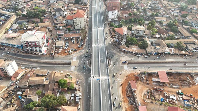 Kampuni ya China yasaidia kupunguza msongamano wa magari katika mji mkuu wa Guinea kwa barabara ya makutano ya ngazi tatu